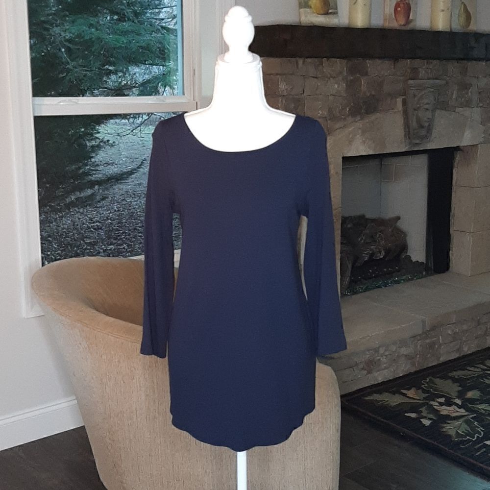 Crown & Ivy Navy Blue Quarter Sleeve Zip Back Top
